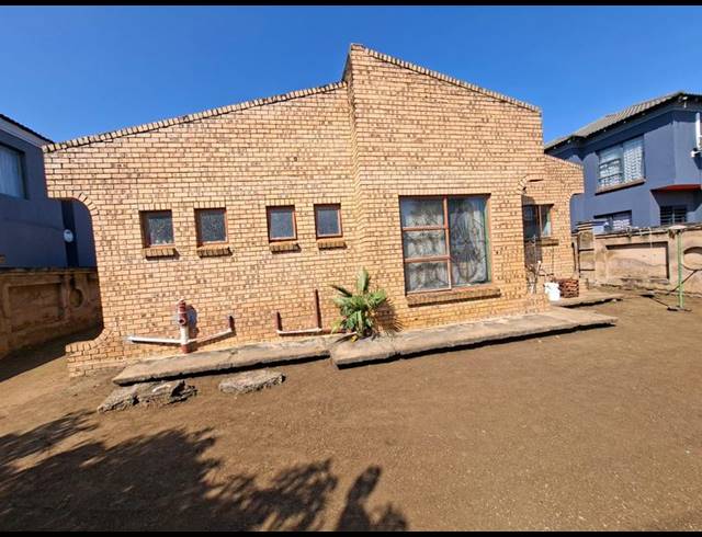 3 BEDROOM HOUSE FOR SALE IN LOUIS TRICHARDT